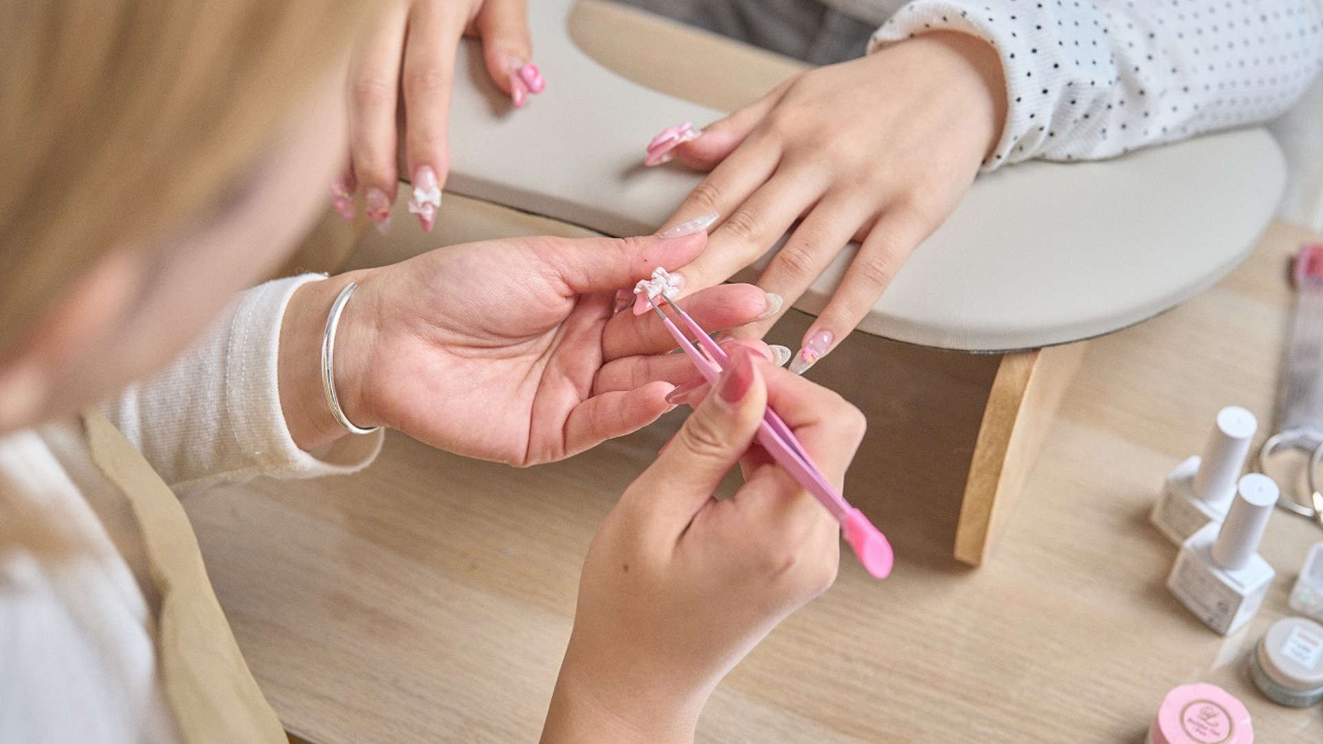 Silk by nails|大人女性のための上品ネイルとハンドケアを叶える中目黒のネイルサロン